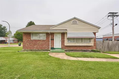 6927 Morganford Rd, Saint Louis, MO 63116
