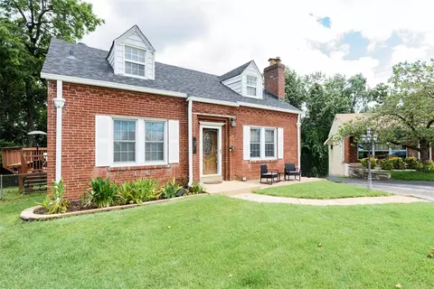 601 Boenecke Ct, Saint Louis, MO 63125