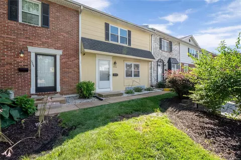 2546 Grayland Walk, Saint Louis, MO 63129