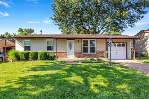 1886 San Pedro Ln, Fenton, MO 63026