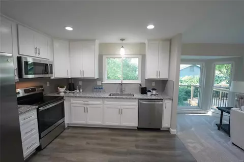 2427 Sundance Dr, O'fallon, MO 63368 photo 4