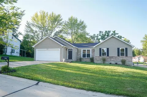 2427 Sundance Dr, O'fallon, MO 63368