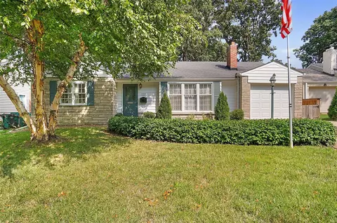 1218 Cheshire Ln, Saint Louis, MO 63119