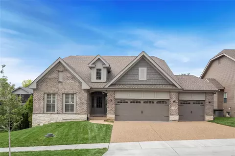 933 Grand Reserve Dr, Chesterfield, MO 63017