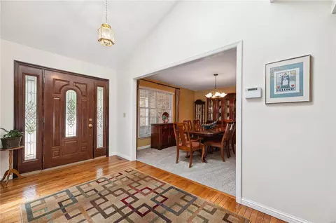 805 Henry Manor Ct, Manchester, MO 63011 photo 2