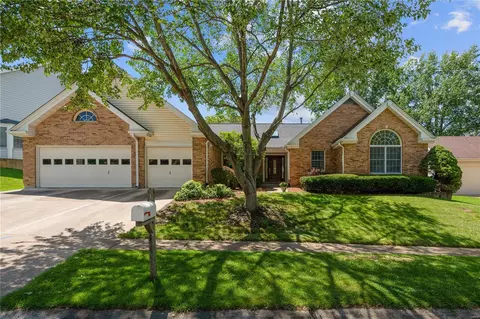 805 Henry Manor Ct, Manchester, MO 63011