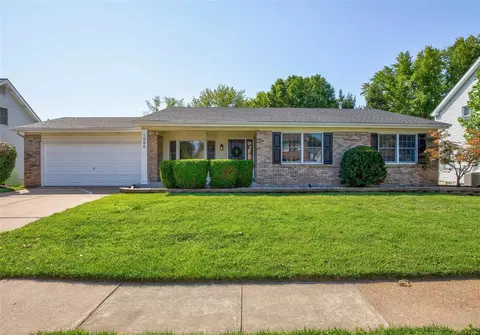 1884 Dougherty Terrace Dr, Ballwin, MO 63021