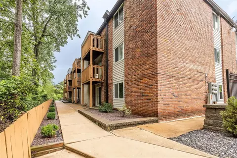 2808 Black Forest Dr #F, Saint Louis, MO 63129
