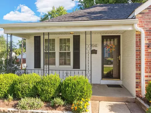 8541 Douglas Ct, Brentwood, MO 63144