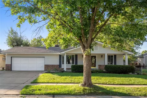 650 Bugle Hill Dr, Florissant, MO 63034