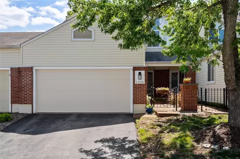 1736 Highview Circle Ct, Ballwin, MO 63021