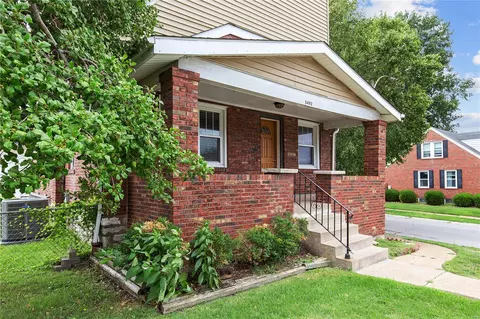 5492 Pernod Ave, Saint Louis, MO 63139