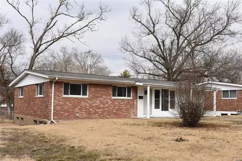 2341 Hallwood Dr, Saint Louis, MO 63136
