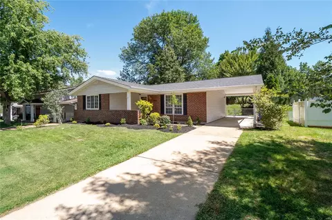 2302 Wesford Dr, Maryland Heights, MO 63043