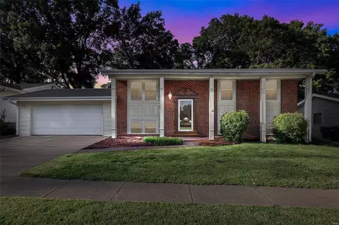 1242 Greenmar Dr, Fenton, MO 63026