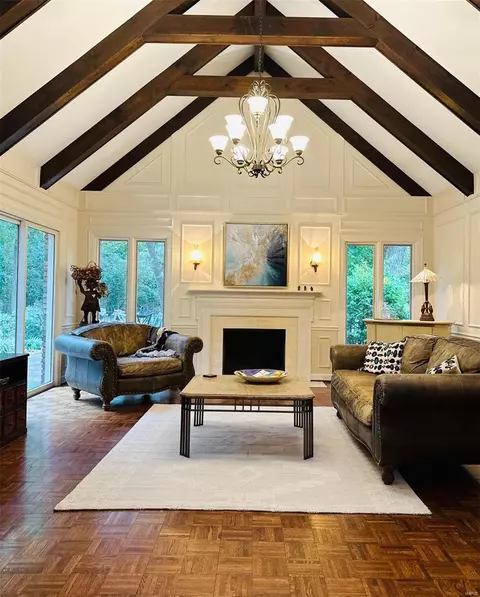 170 Pinehurst Estates Dr, Creve Coeur, MO 63141