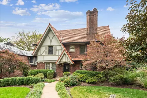 65 Ridgemoor, Clayton, MO 63105