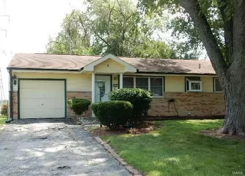 1930 Gardenia Dr, Florissant, MO 63031