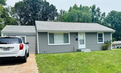 8577 Ardelia Ave, Saint Louis, MO 63114
