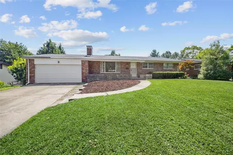 10108 Pinehurst Dr, Saint Louis, MO 63114