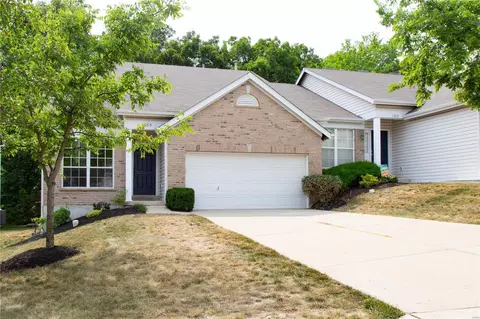 1385 Parkview Estates Dr, Ellisville, MO 63021