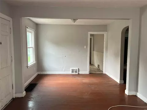 317 S Dade Ave, Ferguson, MO 63135 photo 2