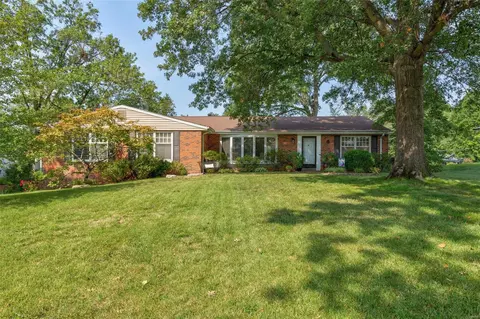 10649 Rebecca Dr, Sappington, MO 63128