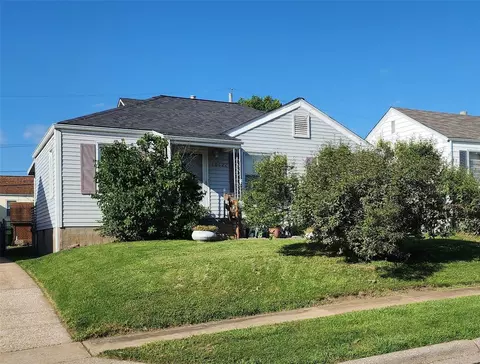 10622 Saint Philip Ln, Saint Ann, MO 63074