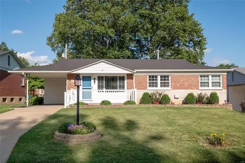 9218 Mackinaw Dr, Saint Louis, MO 63123