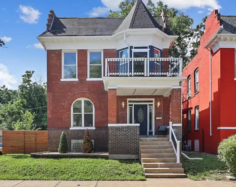 4920 Maple Ave, Saint Louis, MO 63113