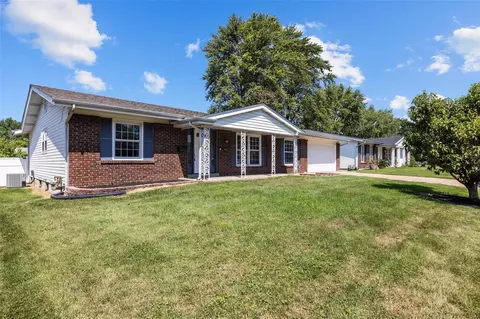 7447 Sir Lords Ln, Hazelwood, MO 63042
