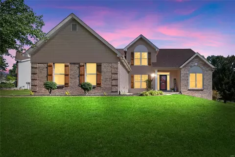 2312 Canyon Dr, Saint Charles, MO 63303