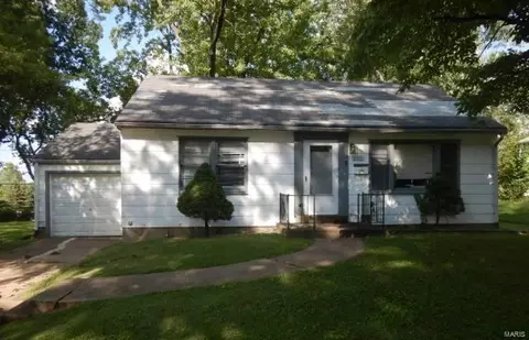 2463 Shannonaire Dr, Saint Louis, MO 63136