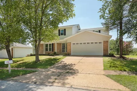 622 Showplace Ct, Ballwin, MO 63021