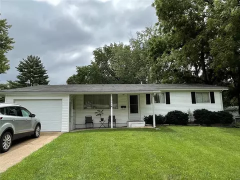 1060 Hadwin Dr, Florissant, MO 63033