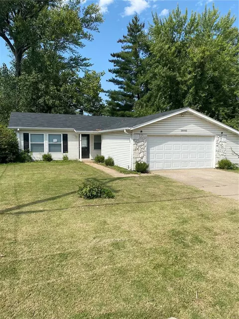 1001 Belleau Creek Rd, Saint Peters, MO 63376