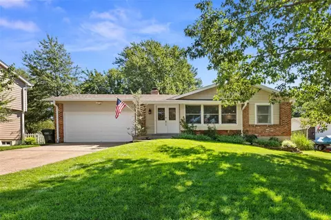 9 Sunny Glen Ct, Ellisville, MO 63011