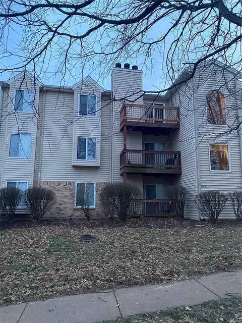 17052 Sandalwood Creek Dr #E, Glencoe, MO 63038