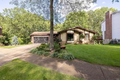 5841 Karamar Dr, Saint Louis, MO 63128
