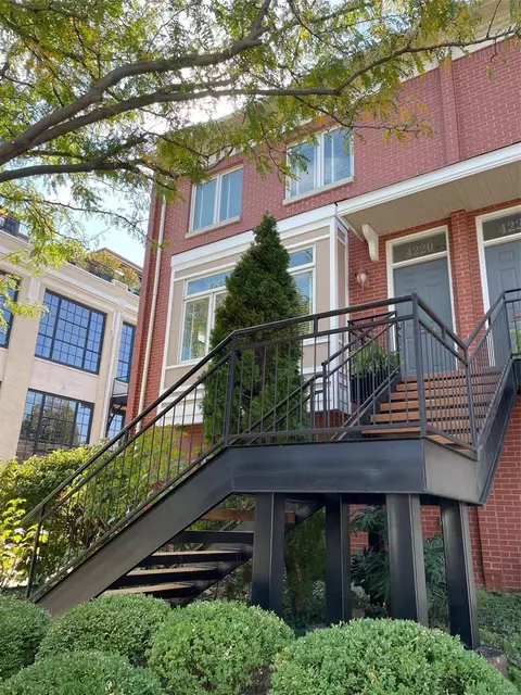 4220 Laclede Ave, Saint Louis, MO 63108