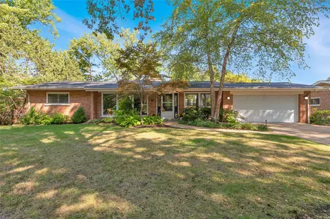 509 Gascony Way, Warson Woods, MO 63122