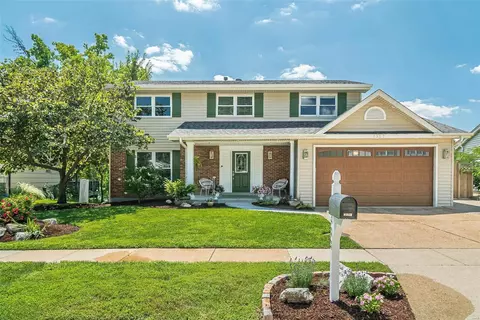 1322 Green Mist Dr, Fenton, MO 63026
