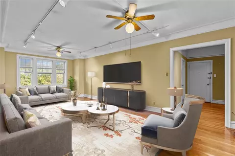 3438 Russell Blvd #501, Saint Louis, MO 63104