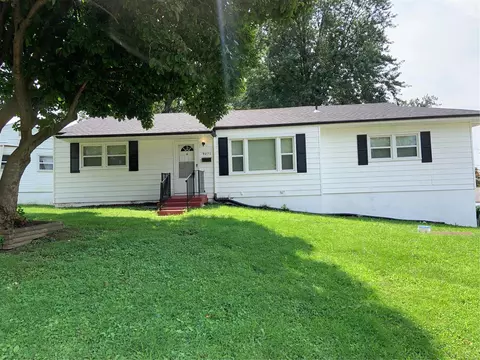 9871 Eastdell Dr, Saint Louis, MO 63136