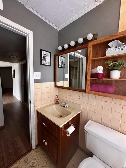 Bath - 612 Schmelz Dr, Eureka, MO 63025 photo 1 of 3