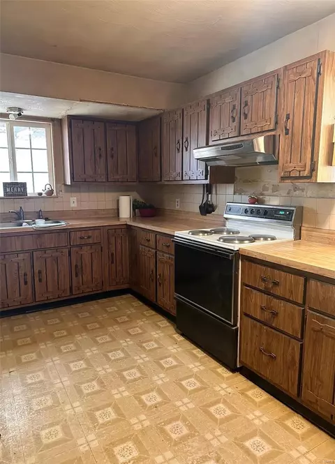 Kitchen - 612 Schmelz Dr, Eureka, MO 63025 photo 1 of 1