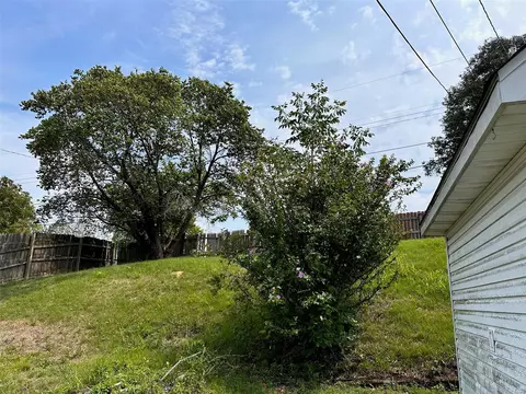 Exterior - 612 Schmelz Dr, Eureka, MO 63025 photo 6 of 8