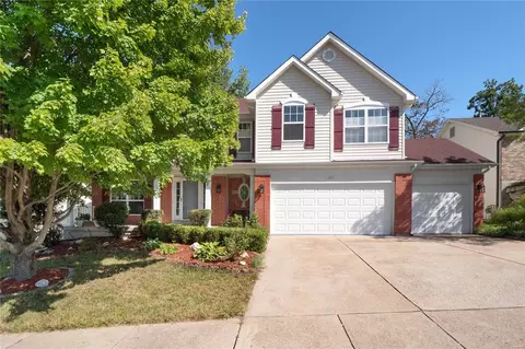 1371 Mosswoods Dr, Fenton, MO 63026