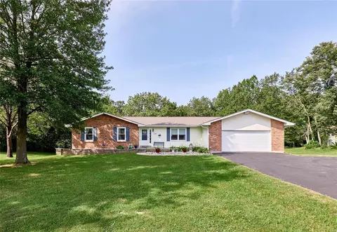2720 Clairen Dr, Foristell, MO 63348