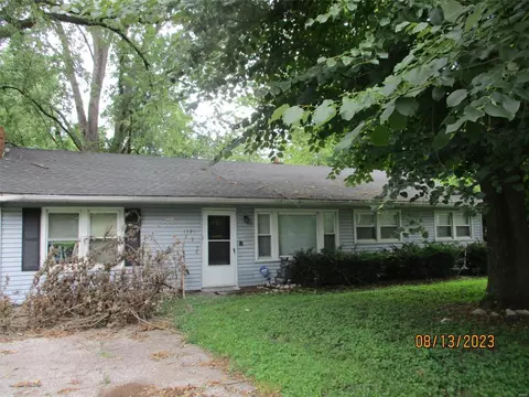 1521 Trampe Ave, Saint Louis, MO 63138